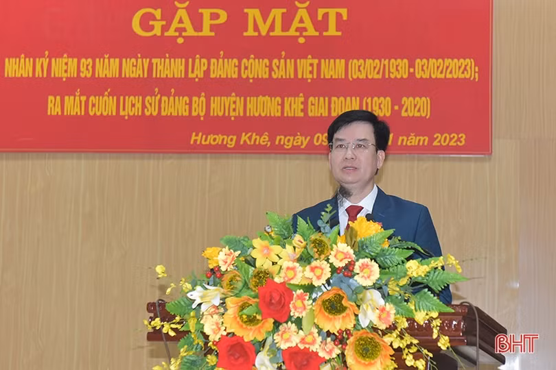 Hương Khê ra mắt cuốn sách Lịch sử Đảng bộ huyện giai đoạn 1930 - 2020