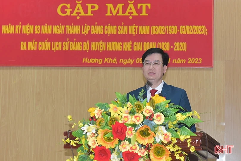 Hương Khê ra mắt cuốn sách Lịch sử Đảng bộ huyện giai đoạn 1930 - 2020