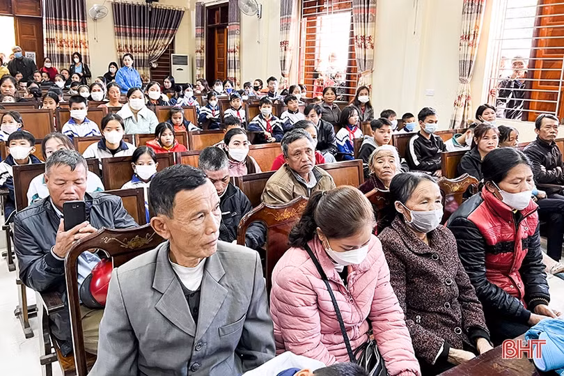 Hàng trăm suất quà tết đến với người dân gặp hoàn cảnh khó khăn ở Hà Tĩnh