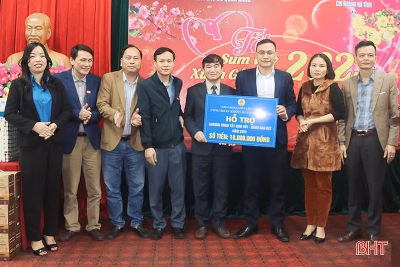 “Tết sum vầy, xuân gắn kết” tại Trung tâm Điều dưỡng Người có công và Bảo trợ xã hội Hà Tĩnh