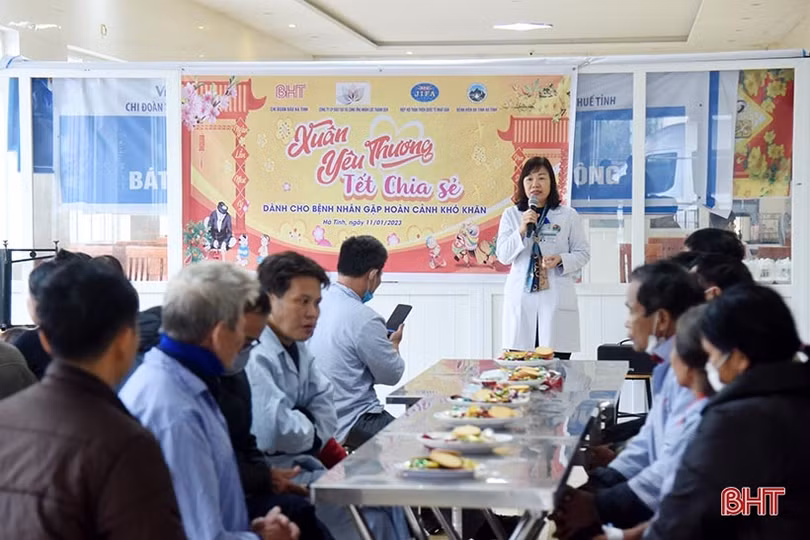 “Xuân yêu thương - Tết chia sẻ” đến với bệnh nhân gặp hoàn cảnh khó khăn ở Hà Tĩnh