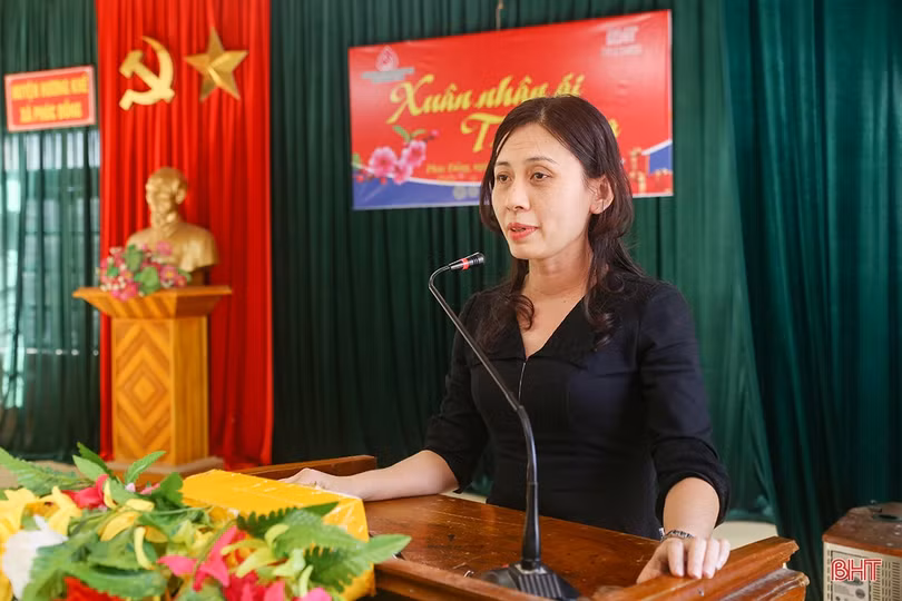 Báo Hà Tĩnh, Ngân hàng Chính sách xã hội tỉnh trao quà tết cho người nghèo huyện Hương Khê