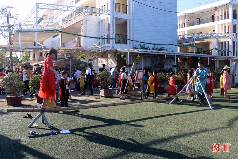 Học sinh Trường Hội nhập Quốc tế iSchool Hà Tĩnh hào hứng với chương trình xuân đa sắc