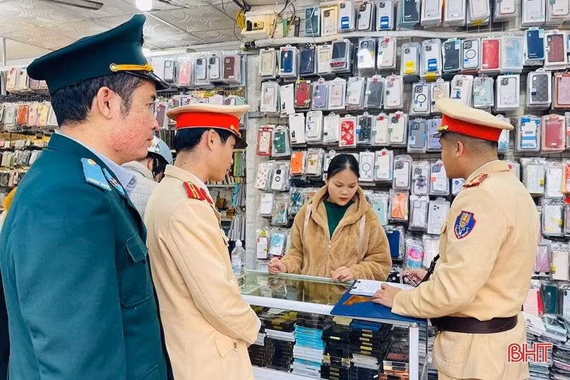 Công an TP Hà Tĩnh ra quân đảm bảo trật tự đô thị, ATGT dịp tết 