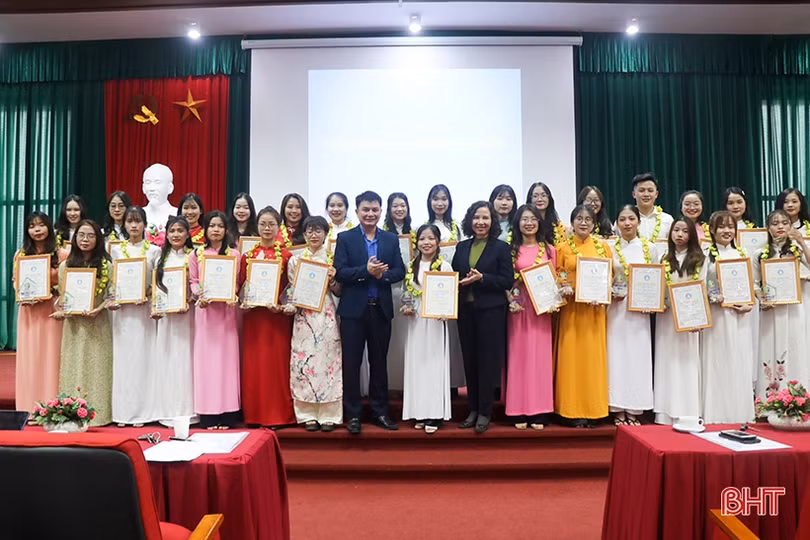 43 sinh viên Đại học Hà Tĩnh đạt “Sinh viên 5 tốt” và “Sao tháng Giêng” 