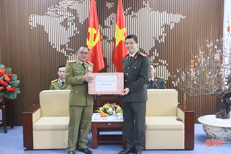 Công an tỉnh Bolikhămxay chúc tết Công an, BĐBP tỉnh Hà Tĩnh