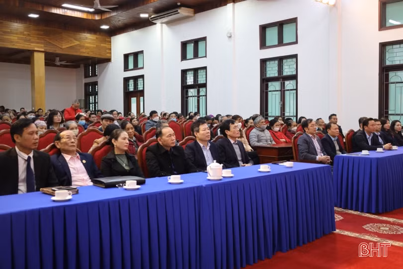 Trao tặng 200 suất quà tết cho hộ nghèo, hộ có hoàn cảnh khó khăn ở TP Hà Tĩnh