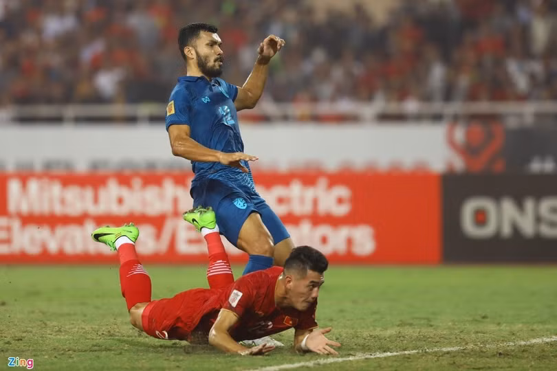 Tuyển Việt Nam hòa Thái Lan 2-2 ở chung kết lượt đi AFF Cup