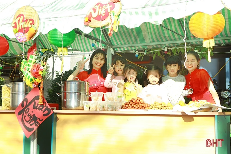 Học sinh mầm non Trí Đức trải nghiệm không gian tết xưa