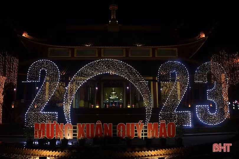 Các chùa ở Hà Tĩnh trang hoàng đón tết Quý Mão 2023