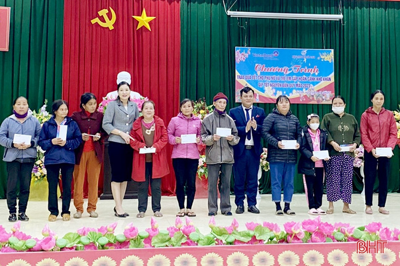 Hàng trăm suất quà tết đến với người dân gặp hoàn cảnh khó khăn ở Hà Tĩnh