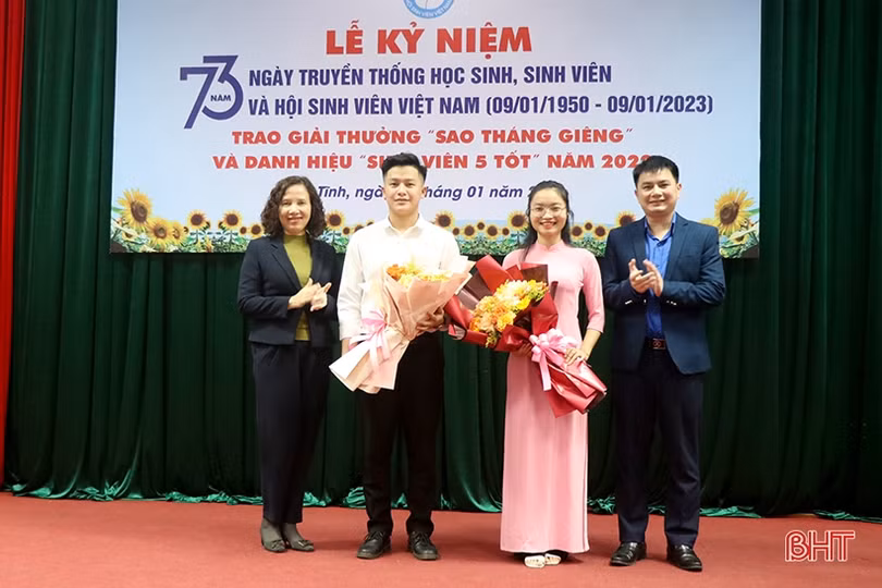 43 sinh viên Đại học Hà Tĩnh đạt “Sinh viên 5 tốt” và “Sao tháng Giêng” 