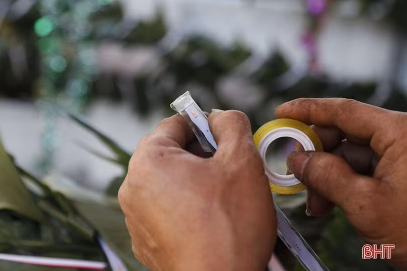 Làm “nêu”... cũng lắm công phu!