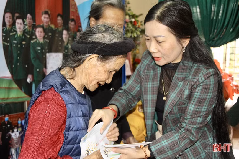 Chương trình “Xuân biên phòng, ấm lòng dân bản” nơi biên giới Hà Tĩnh 