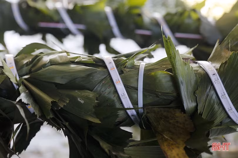 Làm “nêu”... cũng lắm công phu!