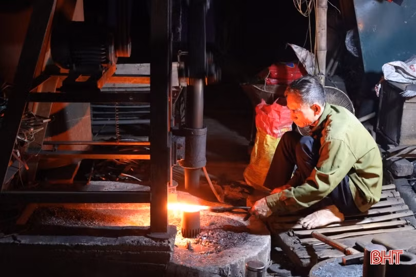 Làng rèn Trung Lương đỏ lửa ngày đêm phục vụ thị trường tết
