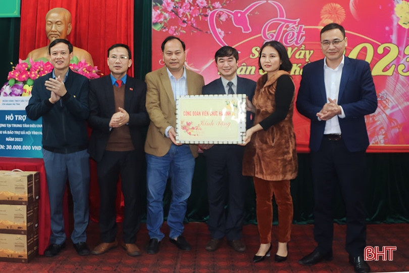 “Tết sum vầy, xuân gắn kết” tại Trung tâm Điều dưỡng Người có công và Bảo trợ xã hội Hà Tĩnh