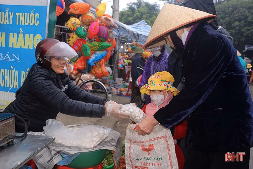 “Vị quê” ở những phiên chợ truyền thống Hà Tĩnh ngày giáp tết