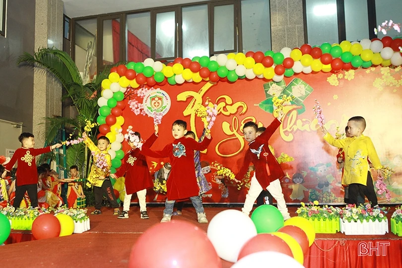 Học sinh mầm non Trí Đức trải nghiệm không gian tết xưa