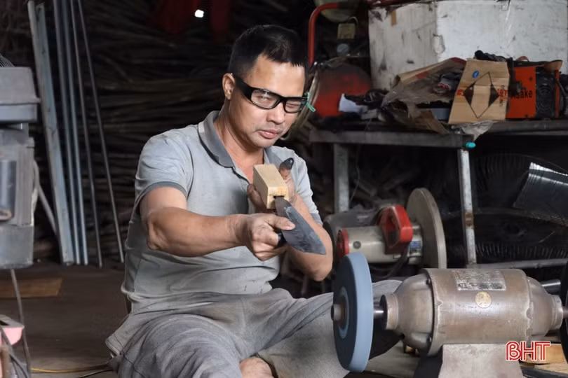 Làng rèn Trung Lương đỏ lửa ngày đêm phục vụ thị trường tết