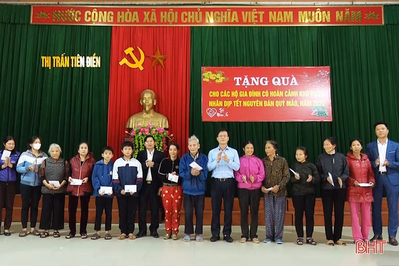 Hàng trăm suất quà tết đến với người dân gặp hoàn cảnh khó khăn ở Hà Tĩnh