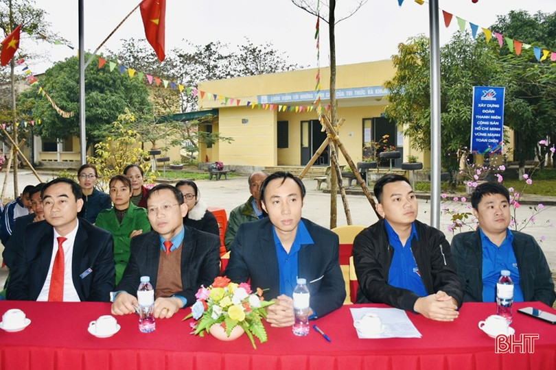 Mang tết yêu thương đến với học sinh nghèo, trẻ em mồ côi 