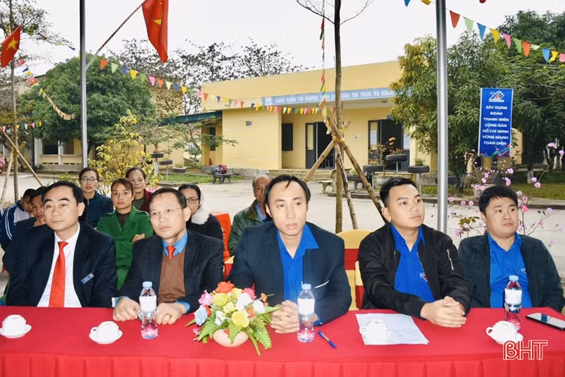 Mang tết yêu thương đến với học sinh nghèo, trẻ em mồ côi 