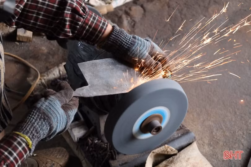 Làng rèn Trung Lương đỏ lửa ngày đêm phục vụ thị trường tết