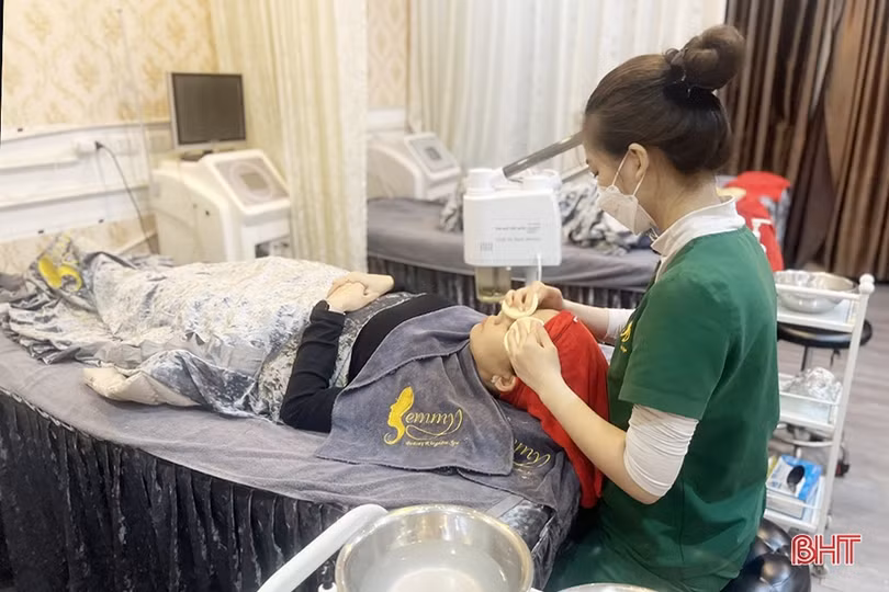 Hà Tĩnh: Các cơ sở “tân trang nhan sắc” nhộn nhịp những ngày cuối năm