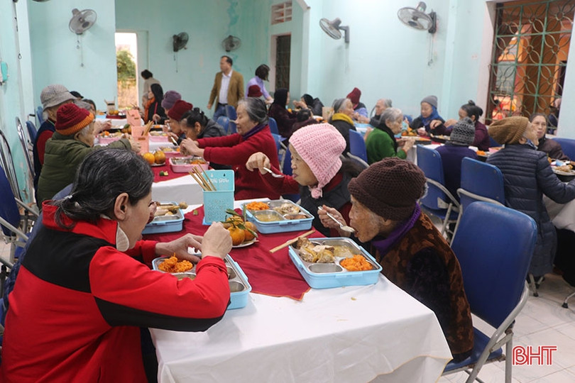 “Tết sum vầy, xuân gắn kết” tại Trung tâm Điều dưỡng Người có công và Bảo trợ xã hội Hà Tĩnh