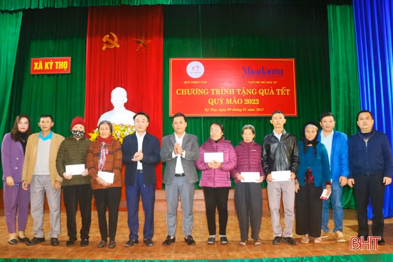 Trao 200 suất quà cho hộ khó khăn huyện Kỳ Anh