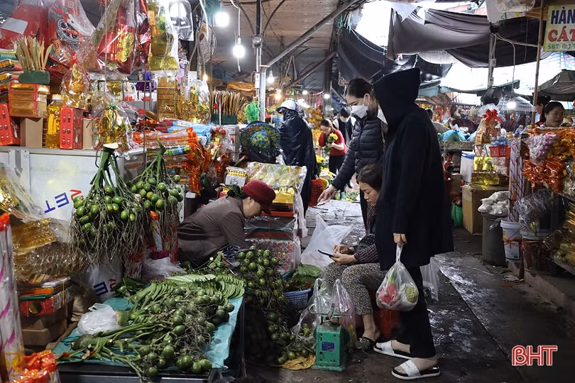 Người Hà Tĩnh tất bật sắm lễ cúng ông Công, ông Táo