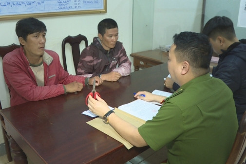Hai con nghiện giả danh công an đi cướp tài sản