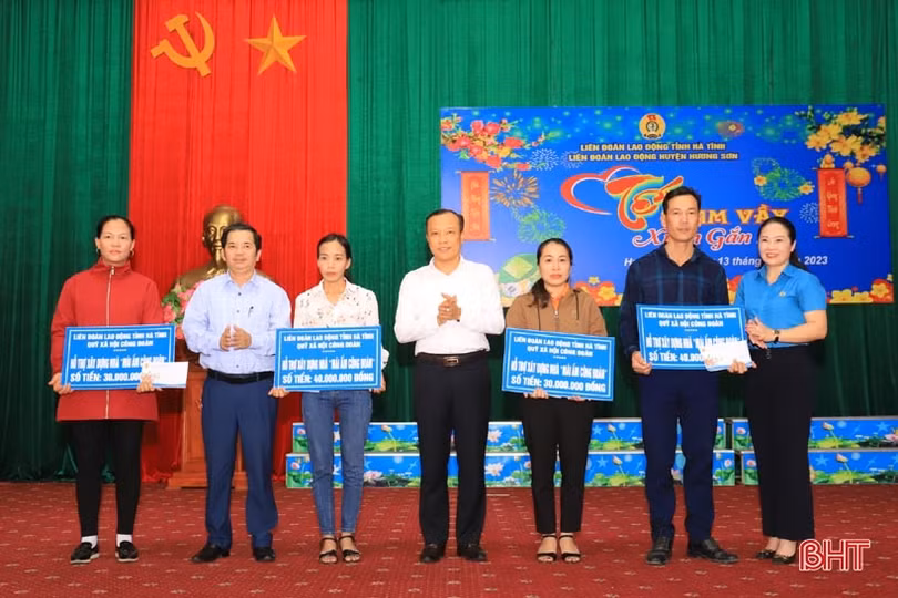 Ấm áp chương trình “Tết sum vầy - Xuân gắn kết” ở Hương Sơn