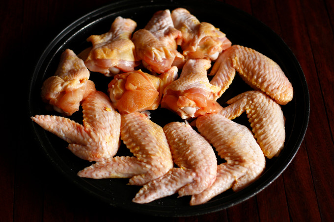 Cách làm cánh gà chiên bơ tỏi giòn ngon đổi vị ngày Tết ảnh 1 Cách làm cánh gà chiên bơ tỏi giòn ngon đổi vị ngày Tết