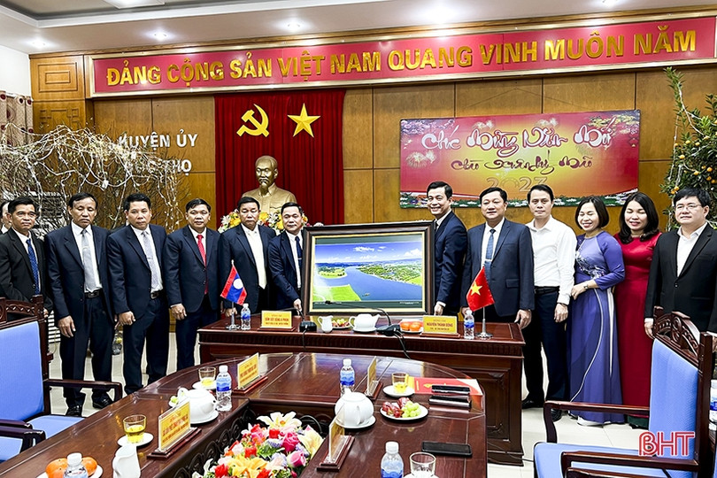 Thà Phà Bạt và Đức Thọ tăng cường hợp tác phát triển