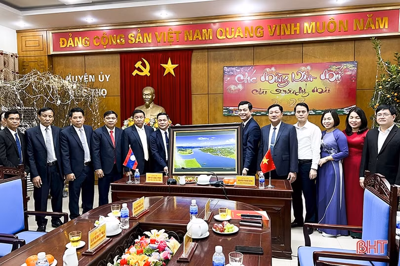 Thà Phà Bạt và Đức Thọ tăng cường hợp tác phát triển