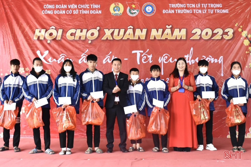 Mang tết yêu thương đến với học sinh nghèo, trẻ em mồ côi 