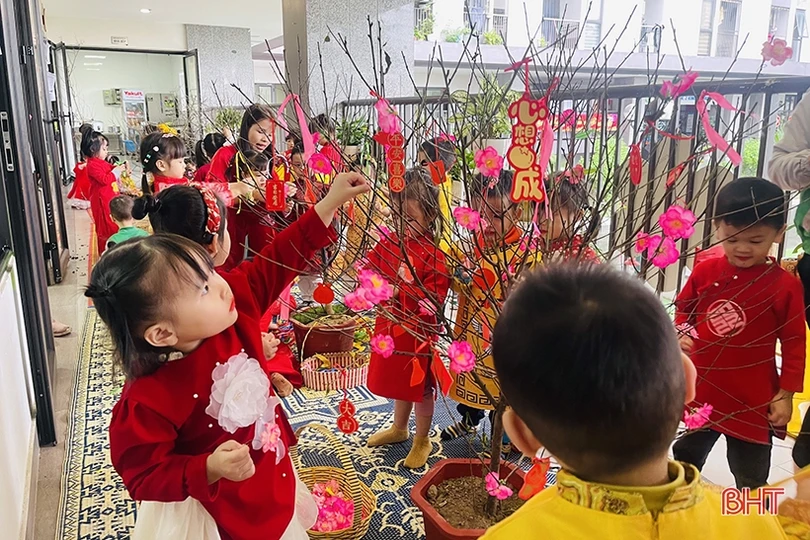 Học sinh mầm non Trí Đức trải nghiệm không gian tết xưa