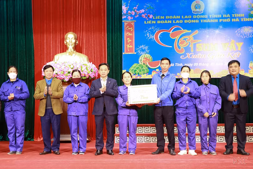 Người lao động Hà Tĩnh đón tết ấm áp, sum vầy