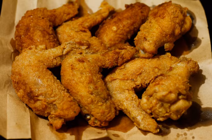 Cách làm cánh gà chiên bơ tỏi giòn ngon đổi vị ngày Tết