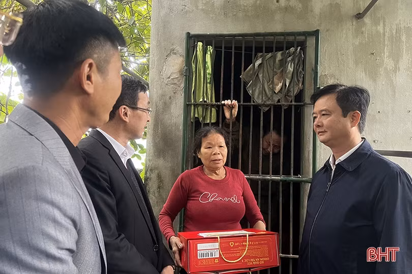 Các địa phương tặng quà tết cho hộ nghèo, người lao động khó khăn