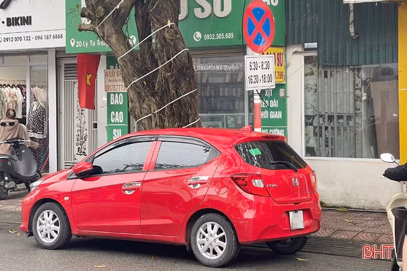 Công an TP Hà Tĩnh ra quân đảm bảo trật tự đô thị, ATGT dịp tết 