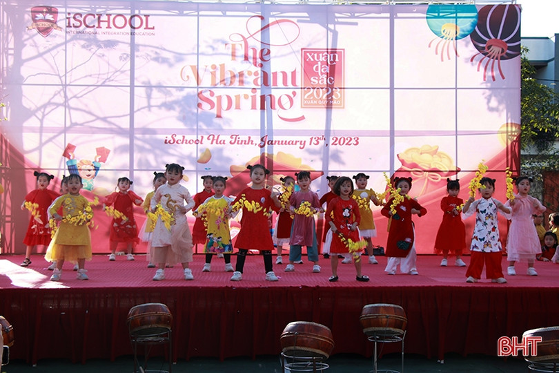 Học sinh Trường Hội nhập Quốc tế iSchool Hà Tĩnh hào hứng với chương trình xuân đa sắc