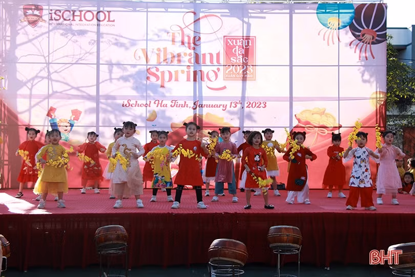 Học sinh Trường Hội nhập Quốc tế iSchool Hà Tĩnh hào hứng với chương trình xuân đa sắc