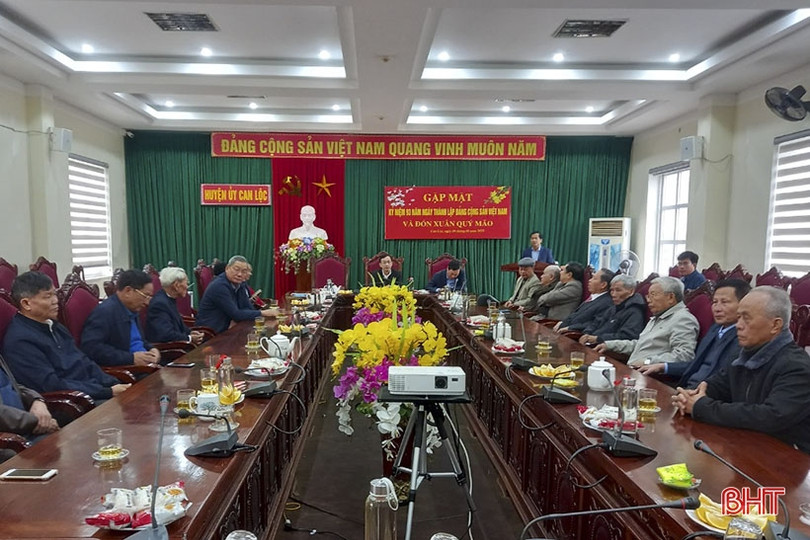 Can Lộc gặp mặt cán bộ lãnh đạo qua các thời kỳ