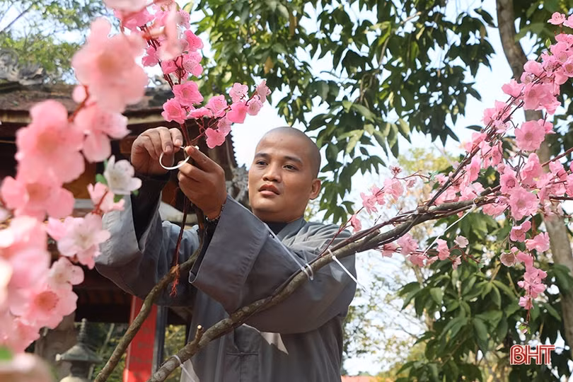 Các chùa ở Hà Tĩnh trang hoàng đón tết Quý Mão 2023