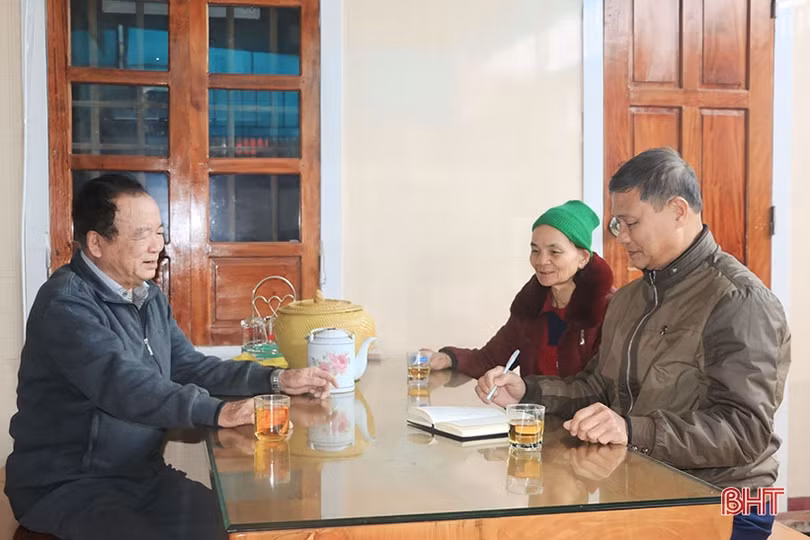 Bí thư chi bộ gương mẫu trong xây dựng tổ dân phố văn minh 