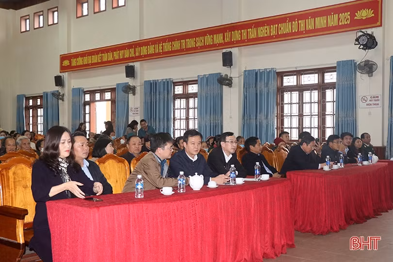 Các địa phương tặng quà tết cho hộ nghèo, người lao động khó khăn