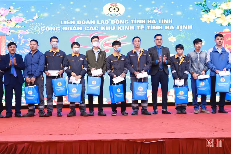 Người lao động Các khu kinh tế Hà Tĩnh vui “Tết sum vầy”